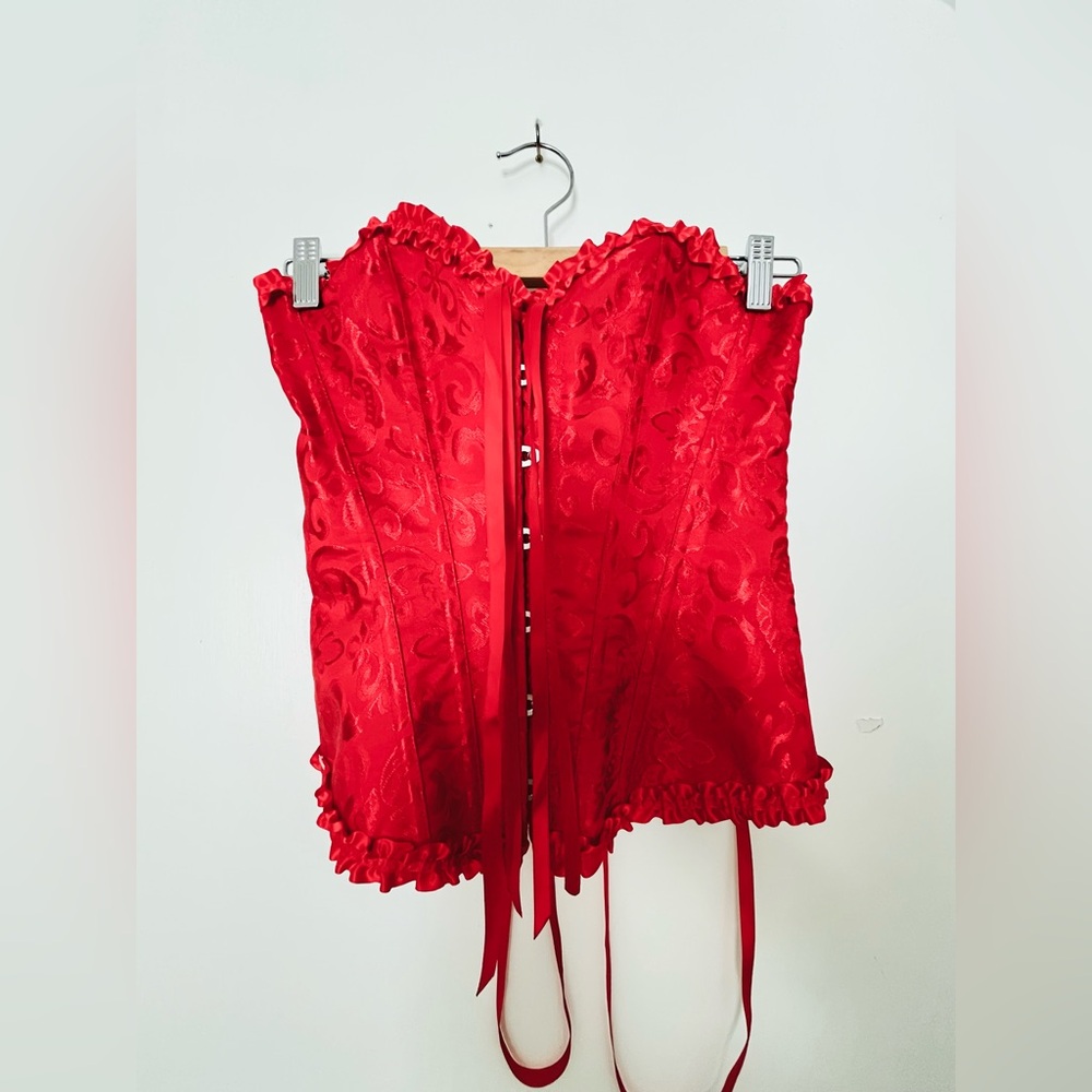 Red corset! 🌹